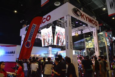 Pasay, PH - 26 Mart 2022 'de Filipinler' deki Inside Racing Motor Show 'da Kymco motosiklet standı. İçerideki Yarış, her yıl Filipinler 'de yapılan bir otomobil fuarıdır..