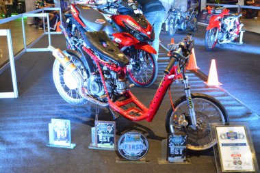 Pasay, PH-26 - 26 Mart 2022 tarihinde Pasay, Filipinler 'de Inside Racing Motorshow' da sonraki pazar motosikleti. İçerideki Yarış, her yıl Filipinler 'de yapılan bir otomobil fuarıdır..