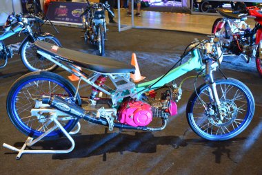 Pasay, PH-26 - 26 Mart 2022 tarihinde Pasay, Filipinler 'de Inside Racing Motorshow' da sonraki pazar motosikleti. İçerideki Yarış, her yıl Filipinler 'de yapılan bir otomobil fuarıdır..