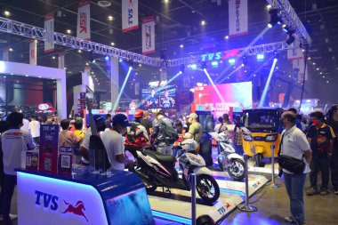 Pasay, PH-26 - 26 Mart 2022 'de Filipinler' in Pasay şehrinde Inside Racing Motor Show 'da motorsiklet standı. İçerideki Yarış, her yıl Filipinler 'de yapılan bir otomobil fuarıdır..