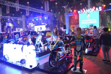 Pasay, PH - 26 Mart 2022 'de Filipinler' deki Inside Racing Motorshow 'da Angkas standı. İçerideki Yarış, her yıl Filipinler 'de yapılan bir otomobil fuarıdır..