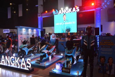 Pasay, PH - 26 Mart 2022 'de Filipinler' deki Inside Racing Motorshow 'da Angkas standı. İçerideki Yarış, her yıl Filipinler 'de yapılan bir otomobil fuarıdır..