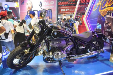 Pasay, PH - 26 MAR - 26 Mart 2022 tarihinde Filipinler 'de Inside Racing Motorshow' da Bmw r18 birinci baskı motosiklet. İçerideki Yarış, her yıl Filipinler 'de yapılan bir otomobil fuarıdır..