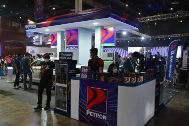 PASAY, PH - APR. 10 - Petron sergisi 10 Nisan 2022 tarihinde Pasay, Filipinler 'de Manila Uluslararası Otomobil Fuarı' nda kuruldu. Manila International Auto Show, Filipinler 'de düzenlenen yıllık otomobil fuarıdır..