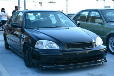 Paranoyak, PH-APR. 24 Nisan 2022 'de Paranaque, Filipinler' de Crazy 4 kapılı araçta Honda Civic buluşması. Çılgın 4 kapı, hafta sonları Filipinler 'de yapılan bir araba yarışması..