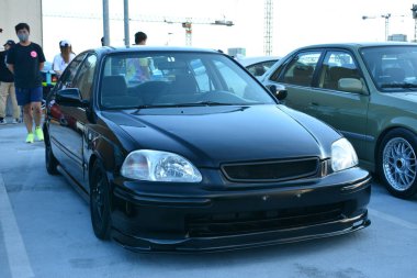 Paranoyak, PH-APR. 24 Nisan 2022 'de Paranaque, Filipinler' de Crazy 4 kapılı araçta Honda Civic buluşması. Çılgın 4 kapı, hafta sonları Filipinler 'de yapılan bir araba yarışması..