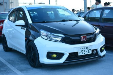 Paranoyak, PH-APR. 24 - Çılgın 4 kapılı arabada Honda Jazz 24 Nisan 2022 'de Paranaque, Filipinler' de buluşuyor. Çılgın 4 kapı, hafta sonları Filipinler 'de yapılan bir araba yarışması..