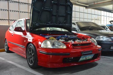 PARANAQUE, PH - APR 30 - Honda Day 3 'te Honda Civic 30 Nisan 2022' de Paranaque, Filipinler 'de buluşuyor. Honda Günü, Filipinler 'de düzenlenen aylık bir araba fuarıdır..