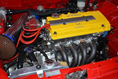 PARANAQUE, PH - APR 30 - Honda Day 3 'teki Honda Civic motoru 30 Nisan 2022' de Paranaque, Filipinler 'de buluşuyor. Honda Günü, Filipinler 'de düzenlenen aylık bir araba fuarıdır..