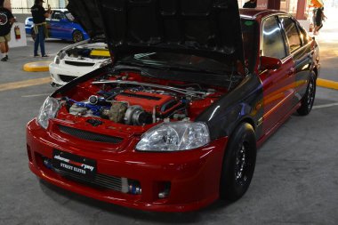 PARANAQUE, PH - APR 30 - Honda Day 3 'te Honda Civic 30 Nisan 2022' de Paranaque, Filipinler 'de buluşuyor. Honda Günü, Filipinler 'de düzenlenen aylık bir araba fuarıdır..