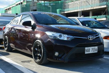 SAN JUAN, PH - 8 Mayıs - Toyota vios in East Side Collective car meet on 8 Mayıs 2022, San Juan, Filipinler. Doğu Yakası Kolektifi, Filipinler 'de her ay düzenlenen bir otomobil fuarıdır..