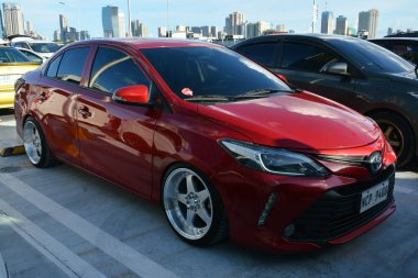 SAN JUAN, PH - 8 Mayıs - Toyota vios in East Side Collective car meet on 8 Mayıs 2022, San Juan, Filipinler. Doğu Yakası Kolektifi, Filipinler 'de her ay düzenlenen bir otomobil fuarıdır..