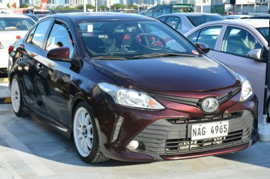 SAN JUAN, PH - 8 Mayıs - Toyota vios in East Side Collective car meet on 8 Mayıs 2022, San Juan, Filipinler. Doğu Yakası Kolektifi, Filipinler 'de her ay düzenlenen bir otomobil fuarıdır..