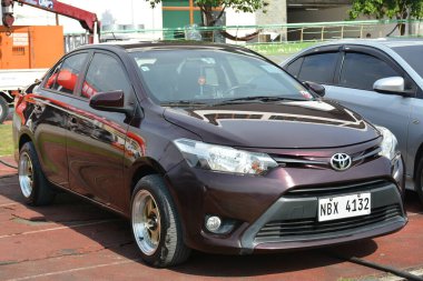 QuEZON CIY, PH - 14 Mayıs - Toyota vios 14 Mayıs 2022 tarihinde Quezon City, Filipinler 'de G-Fest araba fuarında. G festivali Filipinler 'de bir Geely araba fuarıdır..