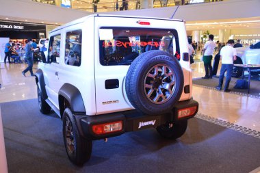 17 Haziran 2022 'de Mandaluyong, Filipinler' de Autohub dads mega araba sergisinde Suzuki jimny. Autohub dads mega ride, Filipinler 'de düzenlenen bir otomobil fuarı..