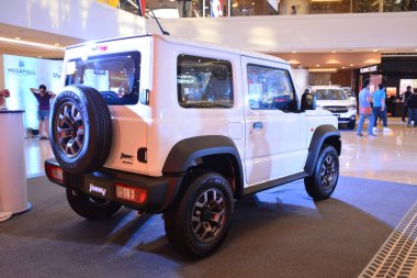 17 Haziran 2022 'de Mandaluyong, Filipinler' de Autohub dads mega araba sergisinde Suzuki jimny. Autohub dads mega ride, Filipinler 'de düzenlenen bir otomobil fuarı..
