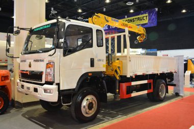 PASAY, PH - NOV 5 - Sinotruk howo loading truck at Philconstruct on November 5, 2022 in Pasay, Philippines. Philconstruct is a annual construction show in Philippines.
