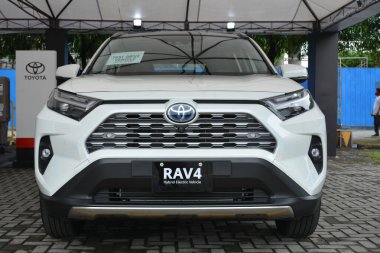 Pasay, PH - 28 Mayıs - Toyota rav 4 SUv 28 Mayıs 2022 tarihinde Pasay, Filipinler 'de Autofest test sürüşünde. Autofest, Filipinler 'in Pasay kentinde düzenlenen bir test sürüşü etkinliğidir..