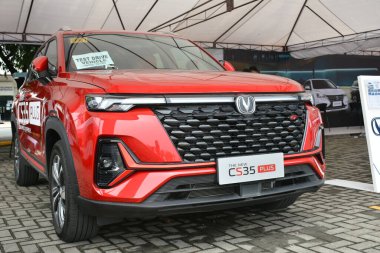 Pasay, PH - 28 Mayıs - Changan otomobil CSS35 artı SUv 28 Mayıs 2022 tarihinde Pasay, Filipinler 'de Autofest test sürüşünde. Autofest, Filipinler 'in Pasay kentinde düzenlenen bir test sürüşü etkinliğidir..