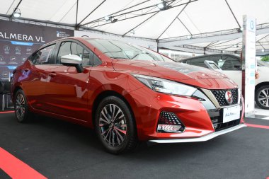 Pasay, PH - 28 Mayıs - Nissan Almera 28 Mayıs 2022 tarihinde Pasay, Filipinler 'de Autofest test sürüşünde. Autofest, Filipinler 'in Pasay kentinde düzenlenen bir test sürüşü etkinliğidir..
