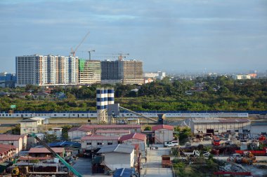 Paranak, PH - 26 Mart 2023 'te Paranaque şehri genel görünümü, Filipinler. Paranaque, Filipinler 'in başkenti Filipinler' de yer alan bir şehirdir..