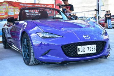 SAN JUAN, PH - 26 FEB - Mazda miata mx5 26 Şubat 2023 tarihinde San Juan, Filipinler 'de bir araya geldi. Doğu Yakası Kolektifi Filipinler 'de bir araba buluşması düzenliyor..