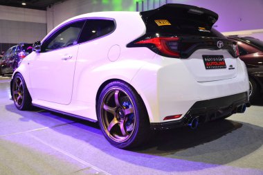 Pasay, PH - MAR 4 - Toyota yaris gazoo JDM Metro Fuarı 'nda 4 Mart 2023 tarihinde Pasay, Filipinler' de yarışıyor. JDM Underground, Filipinler 'de düzenlenen bir otomobil fuarıdır..