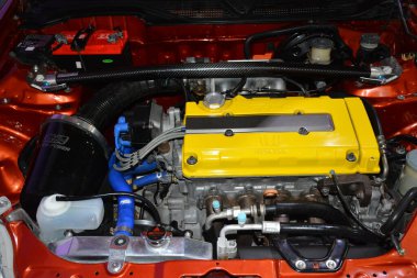 Pasay, PH - MAR 4 - Honda Civic engine at JDM Underground car show, 4 Mart 2023, Pasay, Filipinler. JDM Underground, Filipinler 'de düzenlenen bir otomobil fuarıdır..