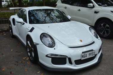 PARANAQUE, PH - MAR 12 - Sneaky Mods 'un arabasındaki Porsche 911 12 Mart 2023' te Paranaque, Filipinler 'de buluşuyor. Sneaky Mods, Filipinler 'de bir araba yarışması..