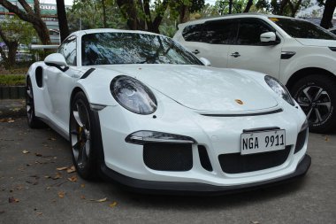 PARANAQUE, PH - MAR 12 - Sneaky Mods 'un arabasındaki Porsche 911 12 Mart 2023' te Paranaque, Filipinler 'de buluşuyor. Sneaky Mods, Filipinler 'de bir araba yarışması..