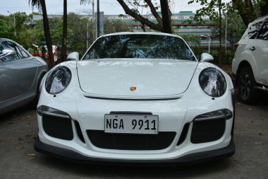 PARANAQUE, PH - MAR 12 - Sneaky Mods 'un arabasındaki Porsche 911 12 Mart 2023' te Paranaque, Filipinler 'de buluşuyor. Sneaky Mods, Filipinler 'de bir araba yarışması..