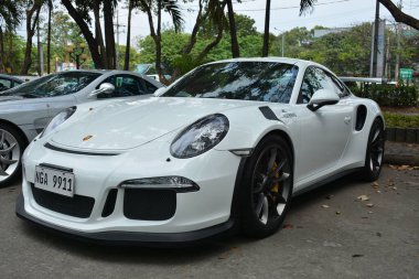 PARANAQUE, PH - MAR 12 - Sneaky Mods 'un arabasındaki Porsche 911 12 Mart 2023' te Paranaque, Filipinler 'de buluşuyor. Sneaky Mods, Filipinler 'de bir araba yarışması..