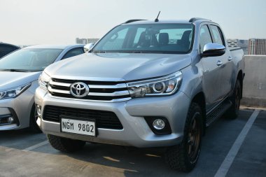 Paranak, PH - MAR 12 - Toyota hilux 12 Mart 2023 'te Paranaque, Filipinler' de Sneaky Mods 'un arabasında buluşacak. Sneaky Mods, Filipinler 'de bir araba yarışması..