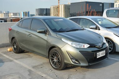 PARANAQUE, PH - MAR 12 - Sneaky Mods 'un arabasında Toyota vios 12 Mart 2023' te Paranaque, Filipinler 'de buluşuyor. Sneaky Mods, Filipinler 'de bir araba yarışması..