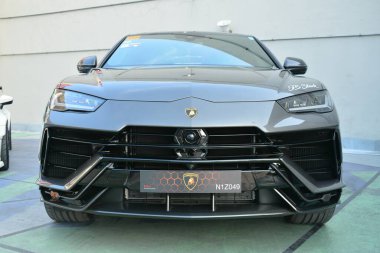 Paranak, PH - MAR 12 - Sneaky Mods 'un arabasında Lamborghini urus SUv 12 Mart 2023' te Paranaque, Filipinler 'de buluşuyor. Sneaky Mods, Filipinler 'de bir araba yarışması..