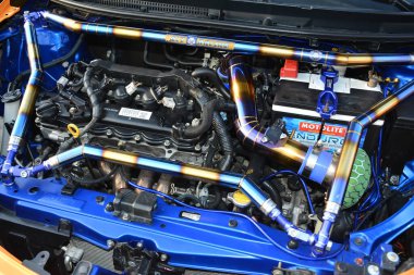 Paranak, PH - MAR 12 - Sneaky Mods 'un arabasında Toyota vios motoru 12 Mart 2023' te Paranaque, Filipinler 'de buluşuyor. Sneaky Mods, Filipinler 'de bir araba yarışması..