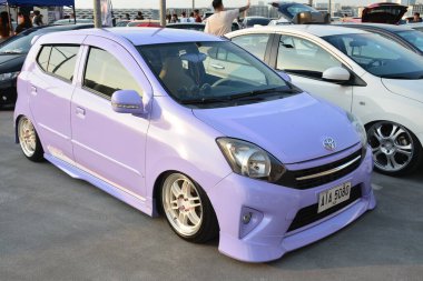 PARANAQUE, PH - MAR 12 - Sneaky Mods 'un arabasında Toyota wigo 12 Mart 2023' te Paranaque, Filipinler 'de buluşuyor. Sneaky Mods, Filipinler 'de bir araba yarışması..