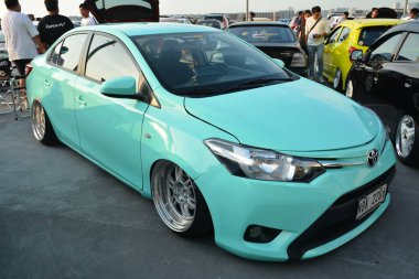 PARANAQUE, PH - MAR 12 - Sneaky Mods 'un arabasında Toyota vios 12 Mart 2023' te Paranaque, Filipinler 'de buluşuyor. Sneaky Mods, Filipinler 'de bir araba yarışması..