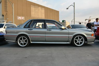 PARANAQUE, PH - MAR 12 - Mitsubishi galant Sneaky mods 'un arabasında 12 Mart 2023' te Paranaque, Filipinler 'de buluşacak. Sneaky Mods, Filipinler 'de bir araba yarışması..