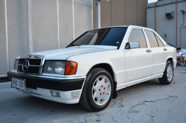 PARANAQUE, PH - MAR 18 - Mercedes Benz arabası Veloce 'de 18 Mart 2023' te Paranaque, Filipinler 'de buluştu. Veloce, Filipinler 'de bir otomobil kulübü..