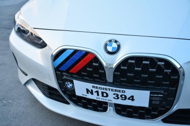 PARANAQUE, PH - 18 MAR - 18 Mart 2023 tarihinde Filipinler 'in Paranaque kentinde Veloce otomobilinde Bmw 420i ön ızgara. Veloce, Filipinler 'de bir otomobil kulübü..