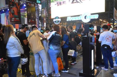 Pasay, PH - 25 Mart - 25 Mart 2023 'te Filipinler' in Pasay kentinde Inside yarış bisikleti festivalinde serbest bırakıldı. Inside Racing, Filipinler 'de bir motosiklet yarışması..