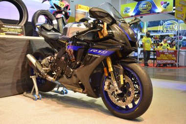 Pasay, PH - 25 MAR - Yamaha r1 25 Mart 2023 tarihinde Pasay, Filipinler 'de yarışın içinde. Inside Racing, Filipinler 'de bir motosiklet yarışması..