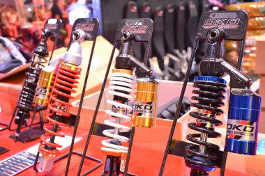 Pasay, PH - 25 Mart - 25 Mart 2023 tarihinde Pasay, Filipinler 'de İç Yarış Bisiklet Festivali' nde Okd süspansiyonu. Inside Racing, Filipinler 'de bir motosiklet yarışması..