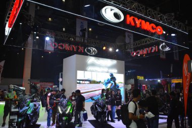 Pasay, PH - 25 Mart - Kymco standında 25 Mart 2023 tarihinde Pasay, Filipinler 'de yarışa katıldı. Inside Racing, Filipinler 'de bir motosiklet yarışması..