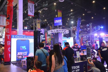 Pasay, PH - 25 Mart - Petron standında 25 Mart 2023 tarihinde Pasay, Filipinler 'de yarışlar düzenlendi. Inside Racing, Filipinler 'de bir motosiklet yarışması..