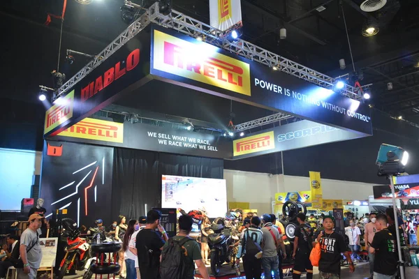 Pasay Mar 2023年3月25日在菲律宾帕萨伊举行的室内赛车场赛车场的Pirelli摊位 内赛是在菲律宾举行的摩托车表演 — 图库照片