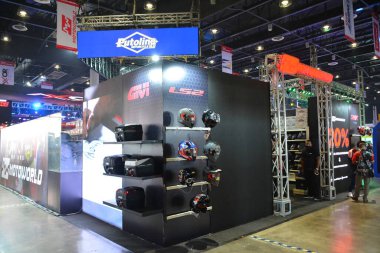 Pasay, PH - 25 Mart - 25 Mart 2023 tarihinde Filipinler 'deki Inside yarışı bisiklet festivalinde Motoworld standında. Inside Racing, Filipinler 'de bir motosiklet yarışması..