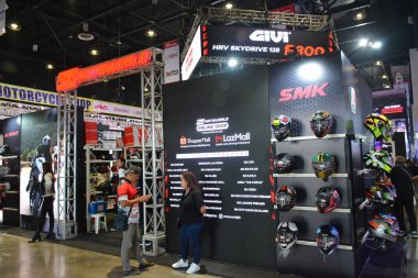 Pasay, PH - 25 Mart - 25 Mart 2023 tarihinde Filipinler 'deki Inside yarışı bisiklet festivalinde Motoworld standında. Inside Racing, Filipinler 'de bir motosiklet yarışması..