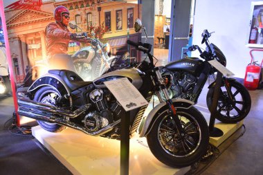 Pasay, PH - 25 Mart - 25 Mart 2023 'te Filipinler' in Pasay kentinde İç Yarış Bisiklet Festivali 'nde Hintli izci. Inside Racing, Filipinler 'de bir motosiklet yarışması..